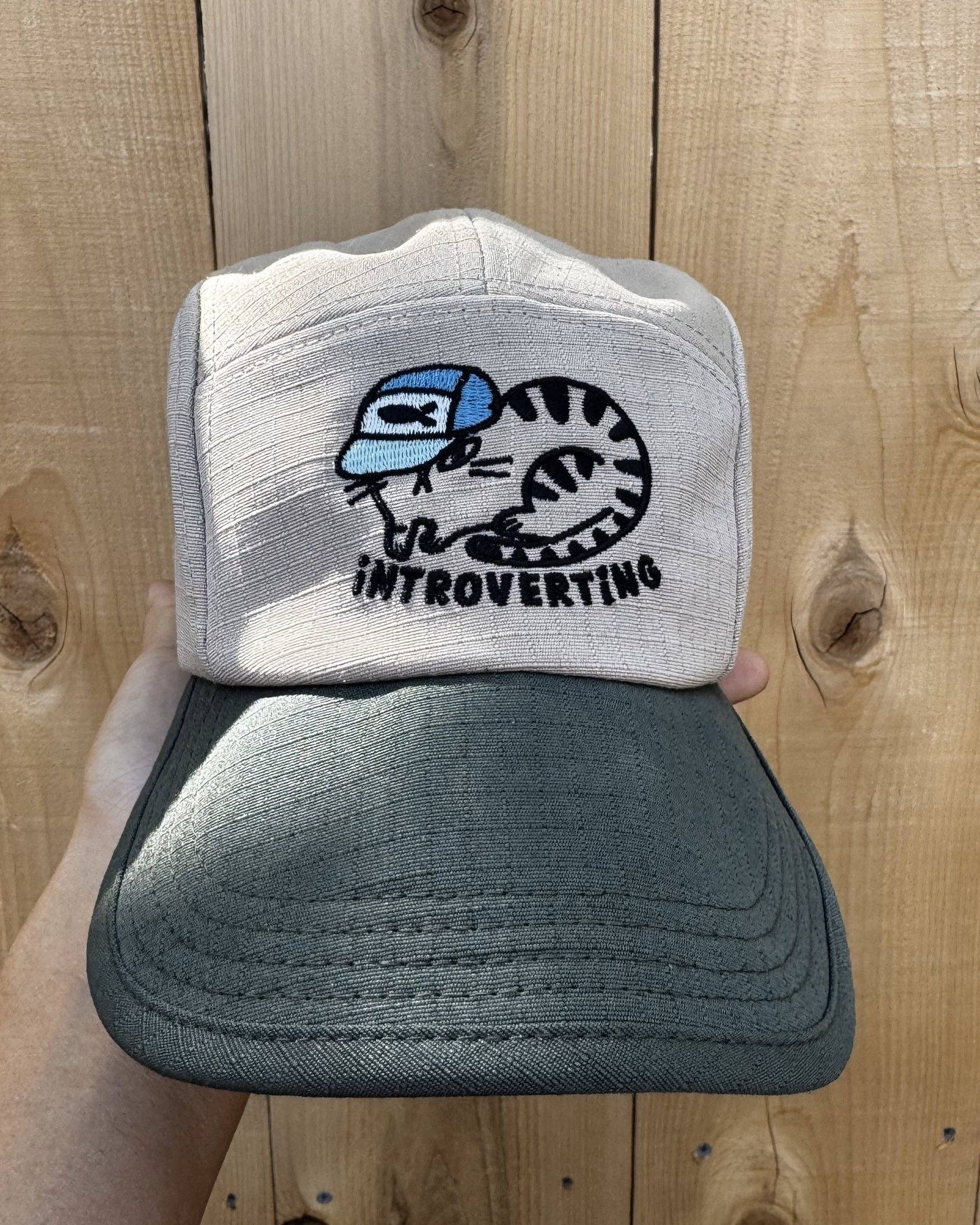 'Introverting' 5 panel trail hat