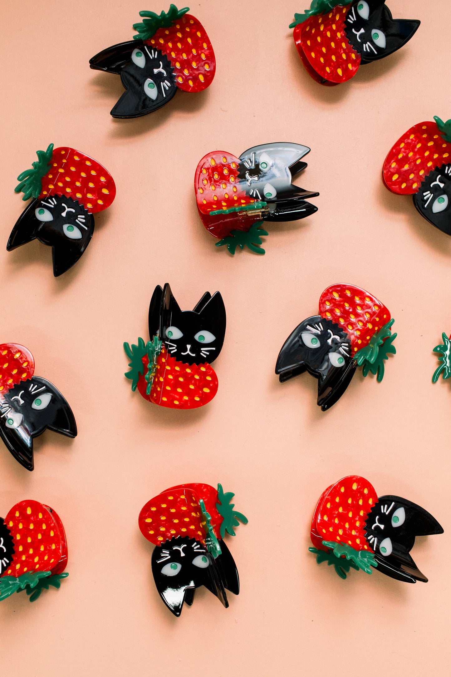 Strawberry Black Cat Hair Claw