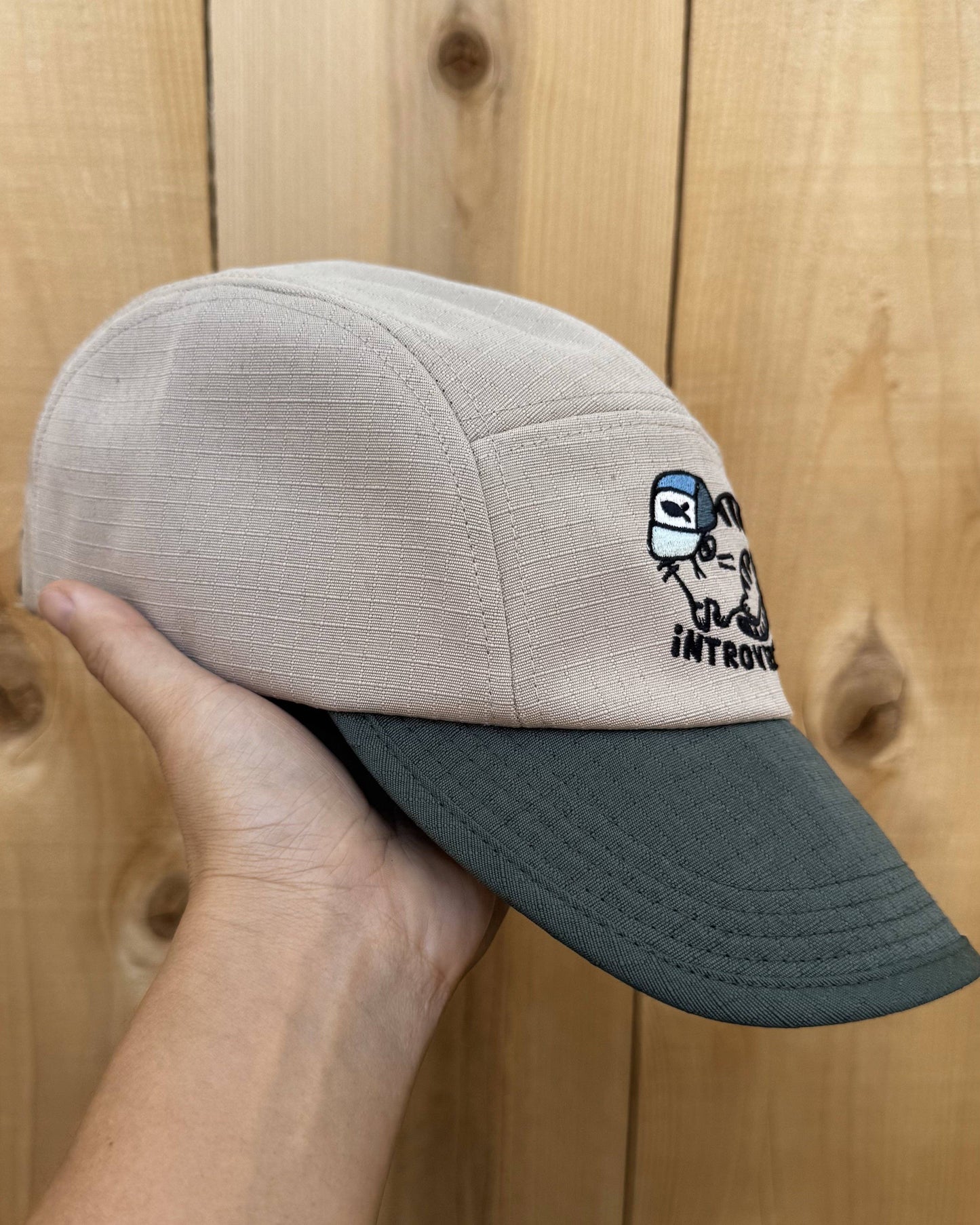 'Introverting' 5 panel trail hat
