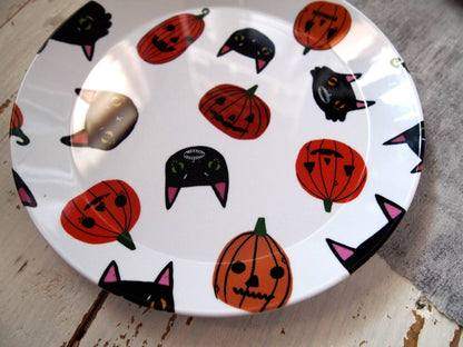 Halloween cats and pumpkins party plate, plastic plate