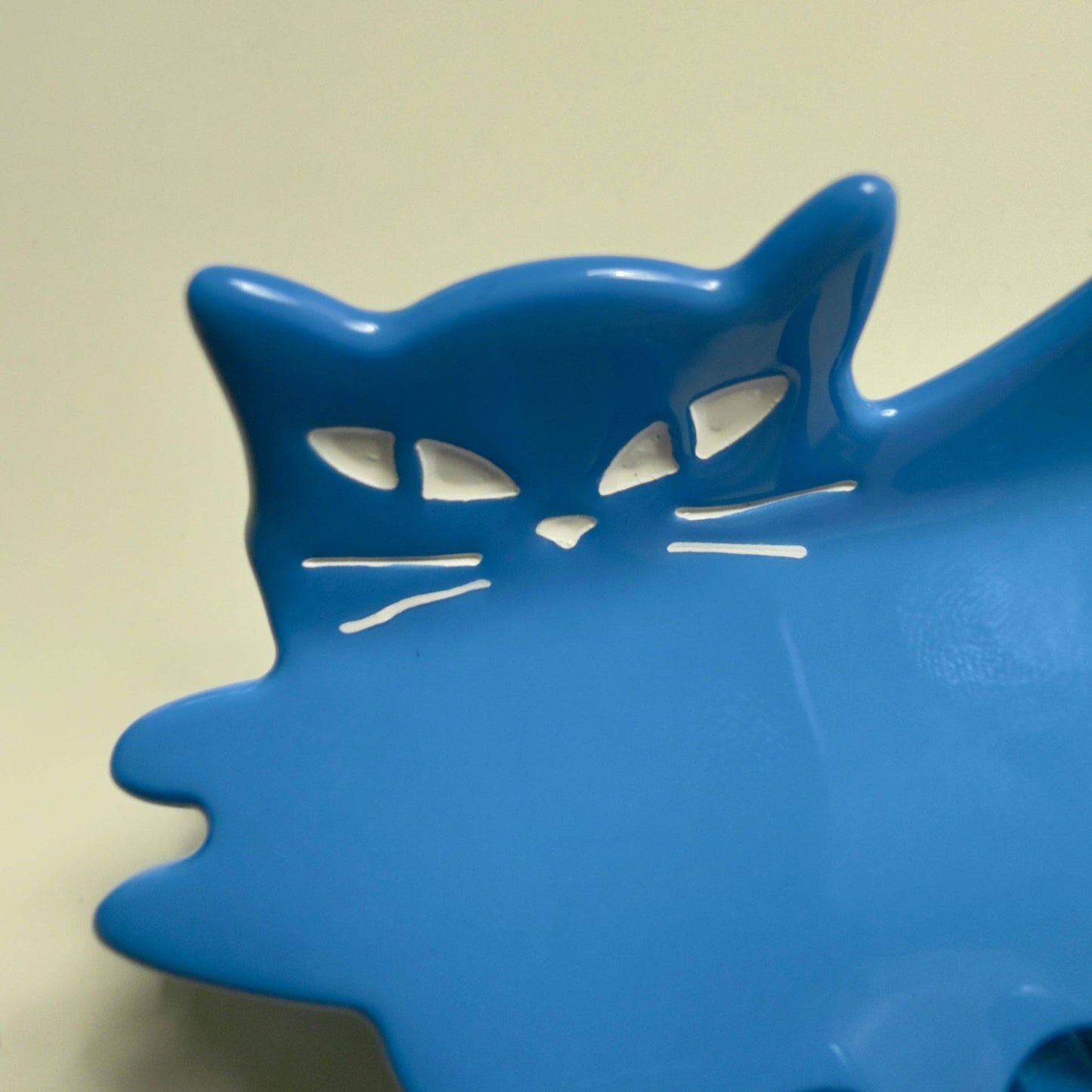 Strawberry Blue Cat Hair Claw