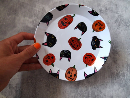 Halloween cats and pumpkins party plate, plastic plate