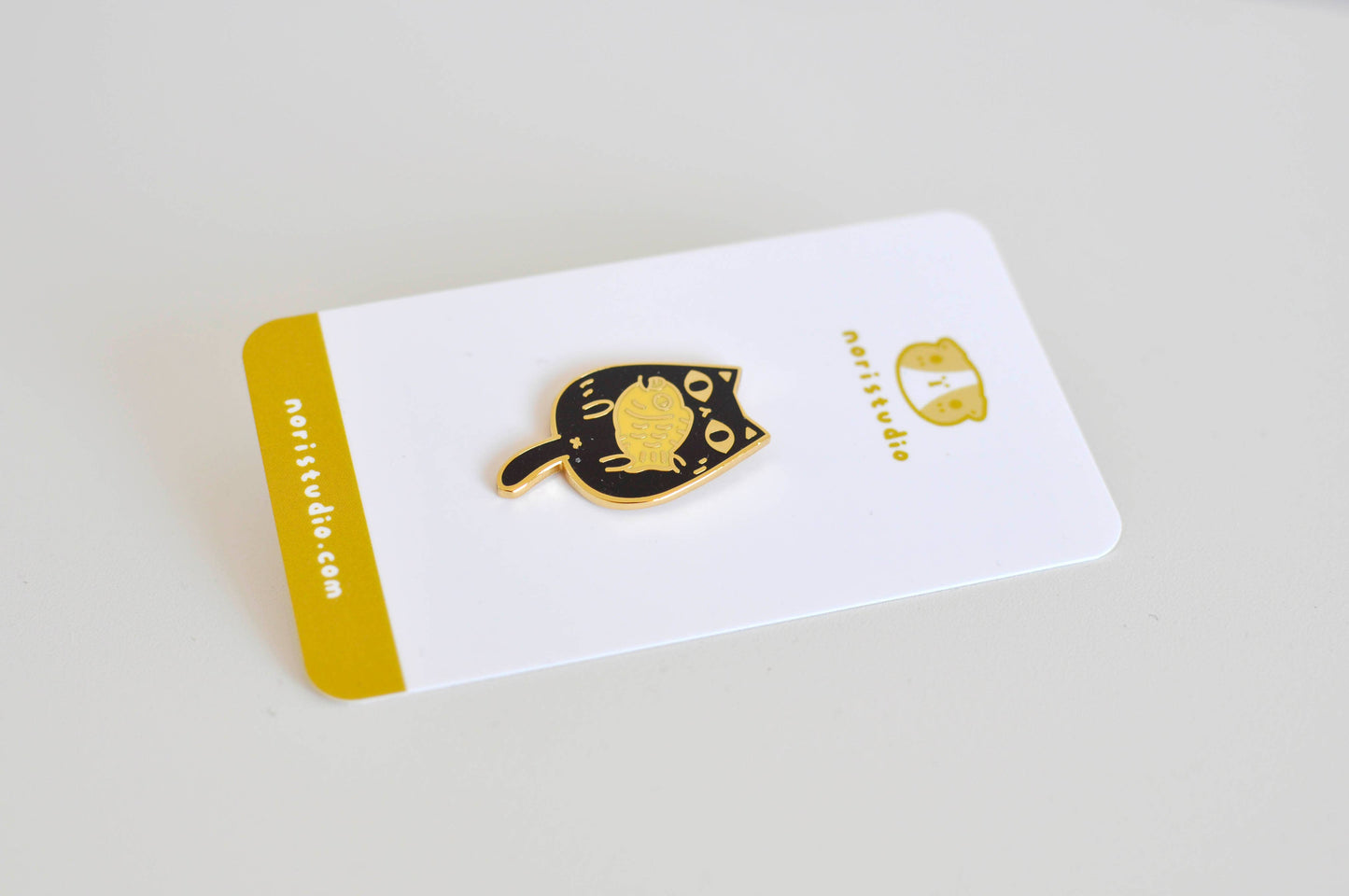 Noristudio - Black - 18K Gold Plated Taiyaki Cat Enamel Pin