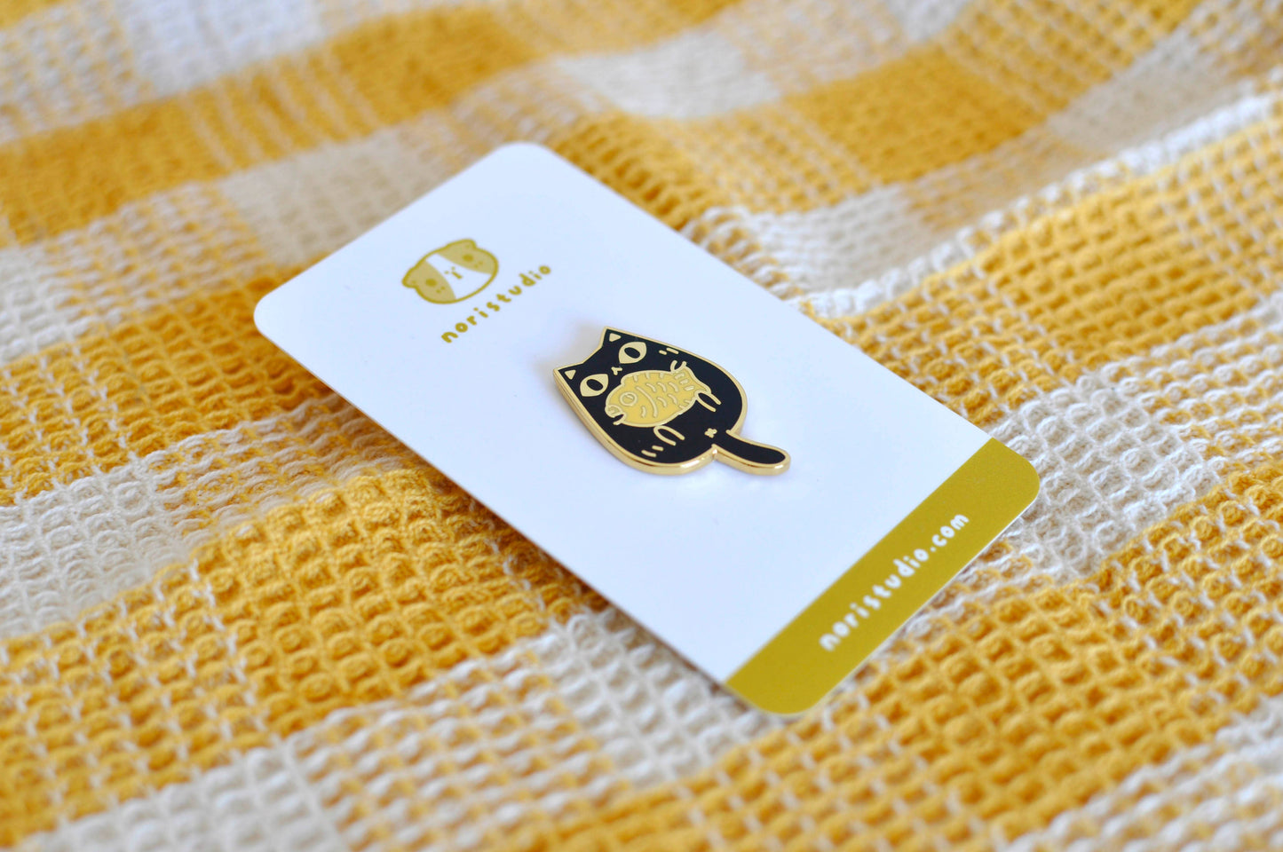 Noristudio - Black - 18K Gold Plated Taiyaki Cat Enamel Pin