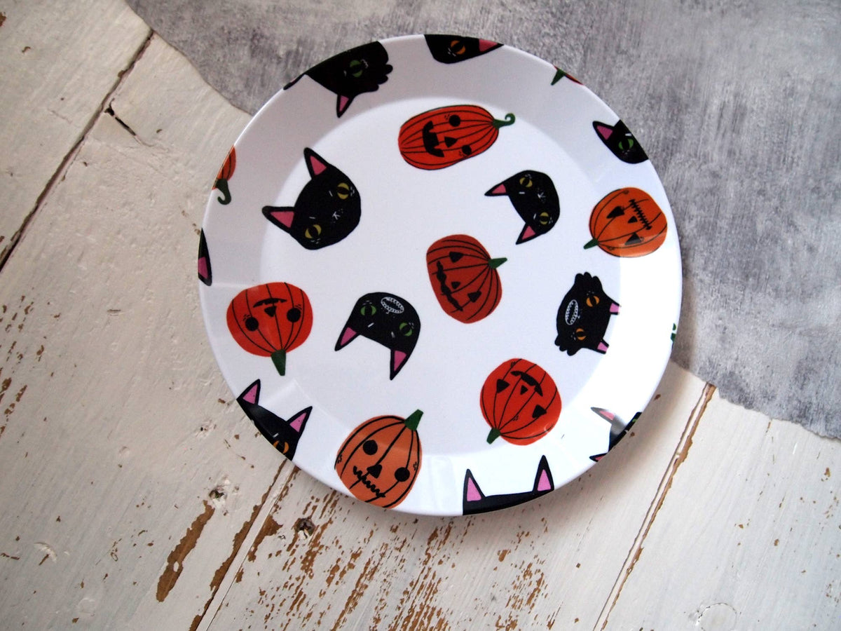 Halloween cats and pumpkins party plate, plastic plate
