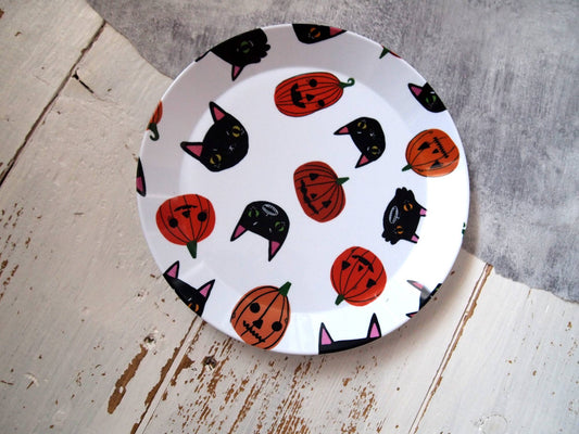 Halloween cats and pumpkins party plate, plastic plate