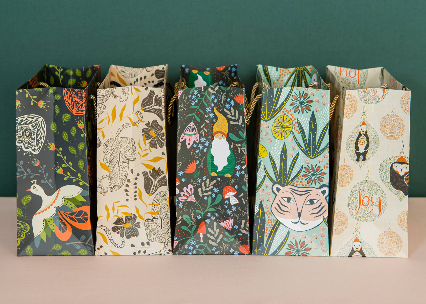 Amicreative - Tiger Tiger Medium Gift Bag – Elegant Animal Design