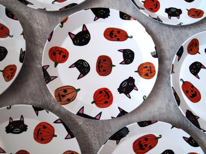 Halloween cats and pumpkins party plate, plastic plate