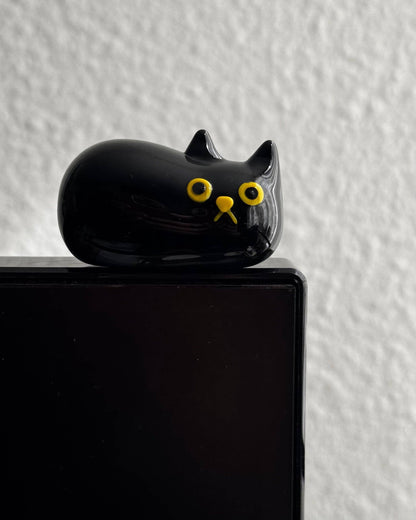 ShangDaili - 'I am here' black cat hand blown glass figurine