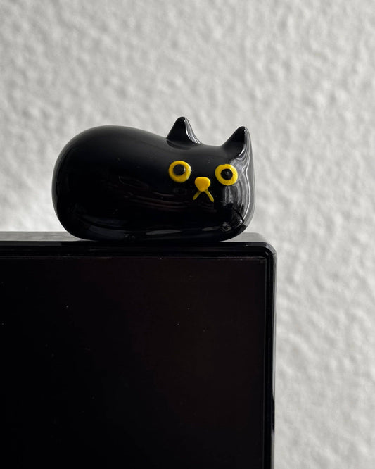 ShangDaili - 'I am here' black cat hand blown glass figurine